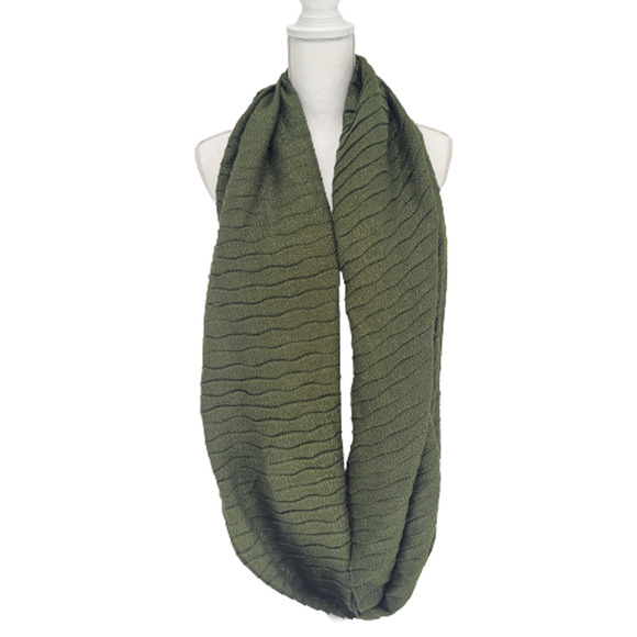 C Infinity Scarf Wide Pleated Knit w/ Gold Tread - NWT - Picture 2 of 3